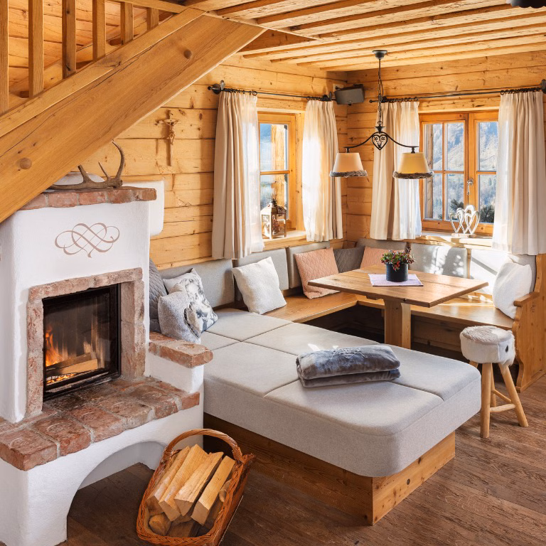 Kuschelchalet für 2 Personen mit Kamin, Sauna und Outdoor-Whirlpool – traumhafte romantische Lage direkt in den Bergen